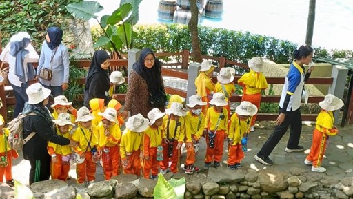 SD Islam Sultan Agung 3 adakan Fieldtrip ke Dairyland Cimory Pengalaman Belajar Nyata untuk Tumbuh Kembang Holistik Anak Usia Dini