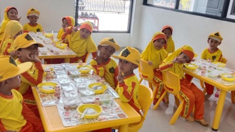 Makan Bersama pada Anak Usia Dini : Lebih Dari Sekedar Mengisi Perut